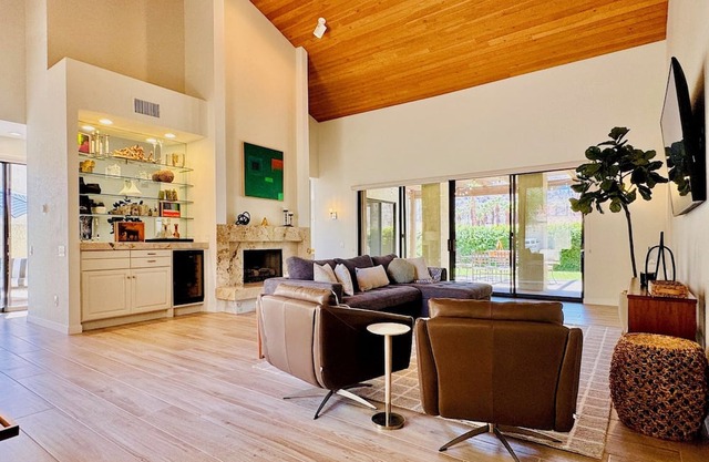 Luxury La Quinta Retreat: 3BR Resort-Style Home with Mountain Views