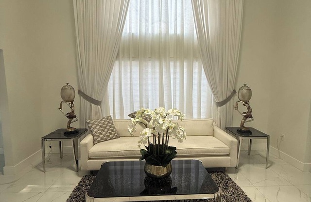 Terrific 4-bedroom house with AC in Miami Lakes