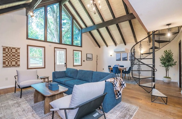 Cabin Style Rustic Getaway, with mini-splits
