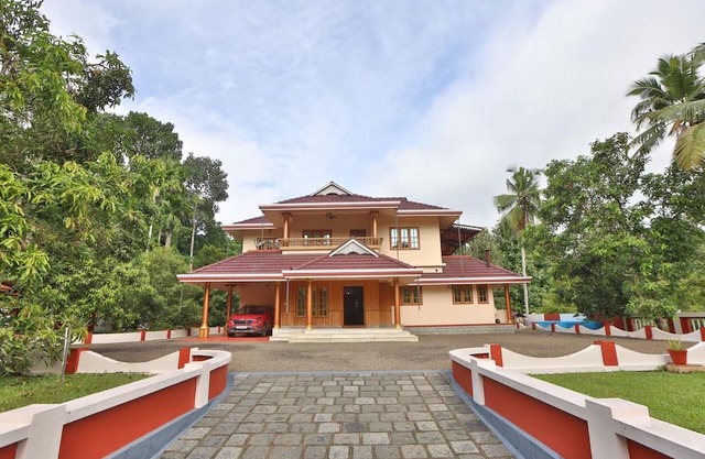 Family-friendly villa with relaxing pool in Ernakulam