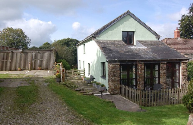 THE MILKING SHIPPON AT THORNE, family friendly in Great Torrington