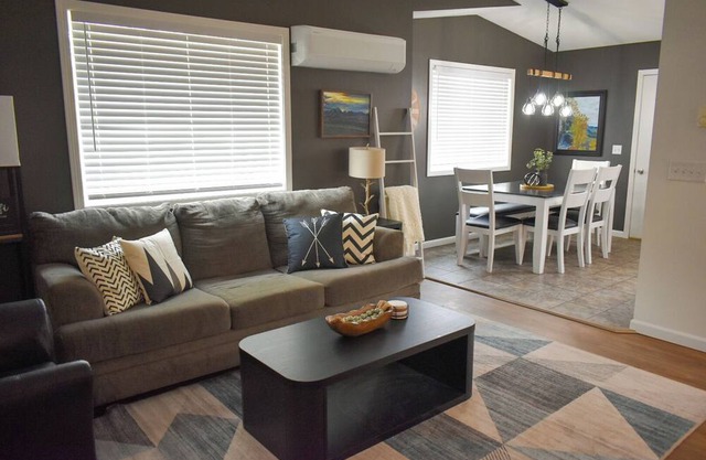 Glacier Getaway- Family Friendly, 3 Bedroom Duplex
