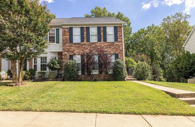 Cozy 2-bedroom townhome in superb Bel Air close to dining, shops and local charm