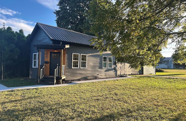 Cozy Tiny House in Scottsburg