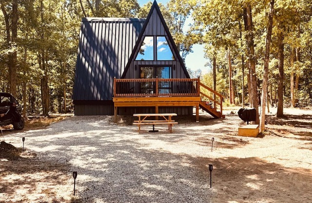 The Tiegen Rae: cozy mountain cabin with huge views