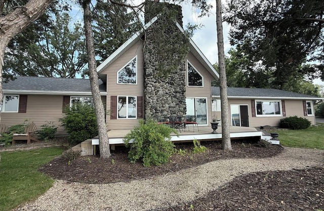 Lake Home on the Peninsula with stunning 360 degree views.