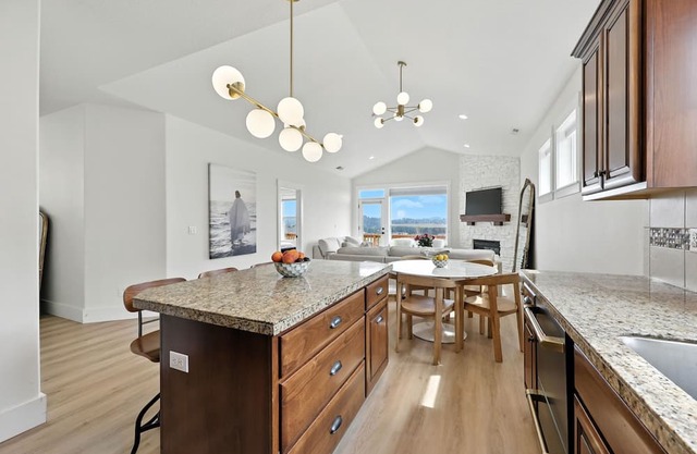 Charming 3-bedroom house with AC, fitness room in Happy Valley