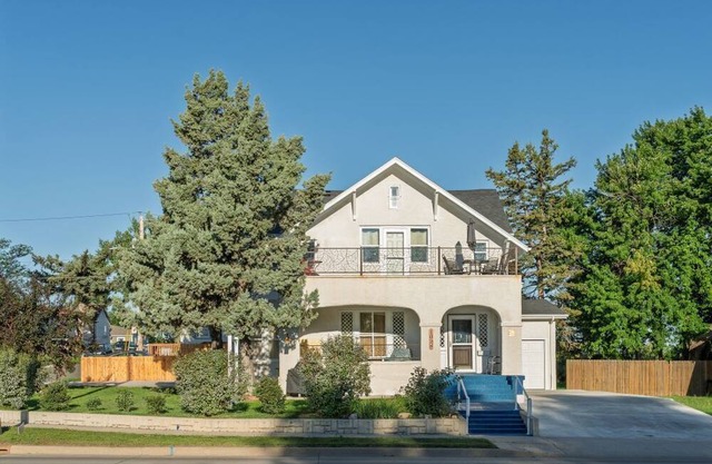 Bluebelle SD Historic Vacation Home - Sleeps 10 - Perfect for Family & Friends