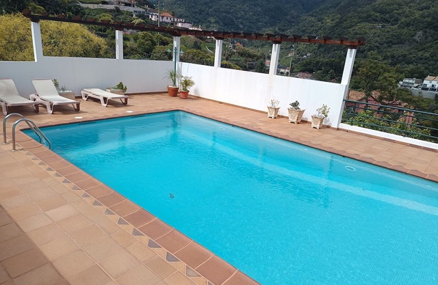 Holiday Home 'Traveller's House' with Mountain View, Shared Pool and Wi-Fi