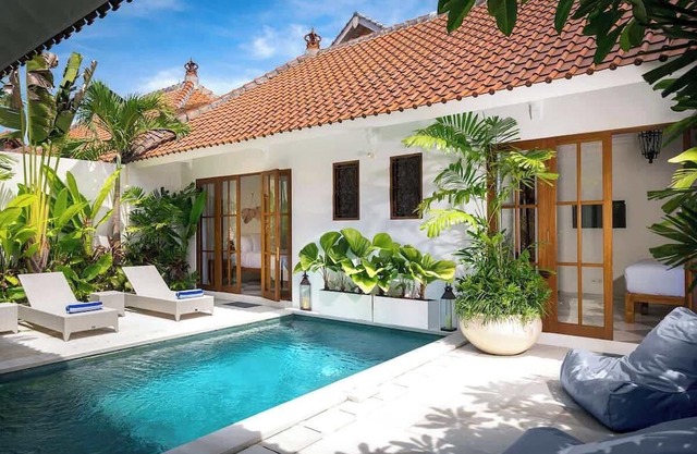 Lavish Villa Wahah Steps to Seminyak Mall & Beach