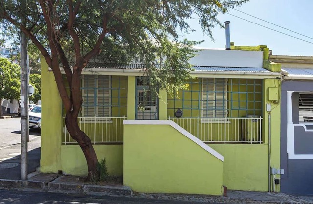 Funky Pet Friendly, 2-Bedroom Escape, Bo-Kaap