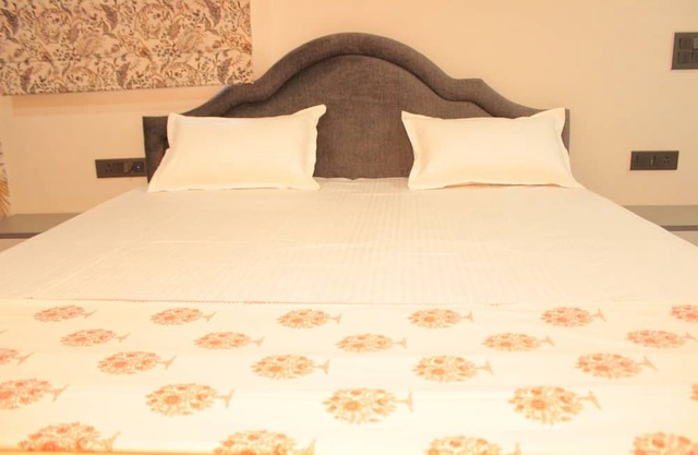 Marvelous 3-bedroom apartment with AC in Jaipur with massive deck in a lux.