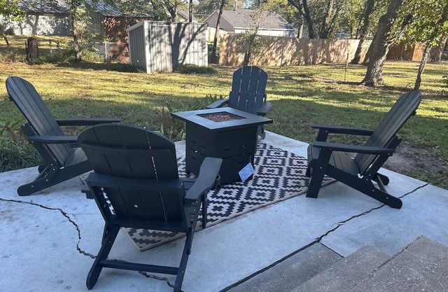 Indie vibe fire pit 3 BR minutes to ECU