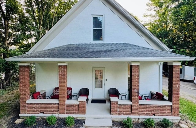 Spacious 4-bedroom house right at the Miami University Campus!
