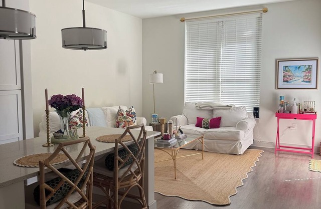 Cozy 1 Bed & 1 Bath Getaway with Office!