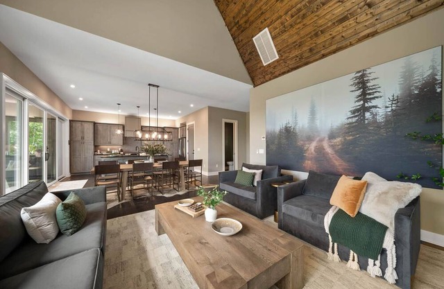 ELEGANT HOME IN LUXURY COMMUNITY