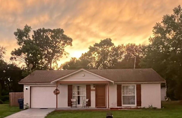 Peaceful 4-bedroom house with AC in New Port Richey