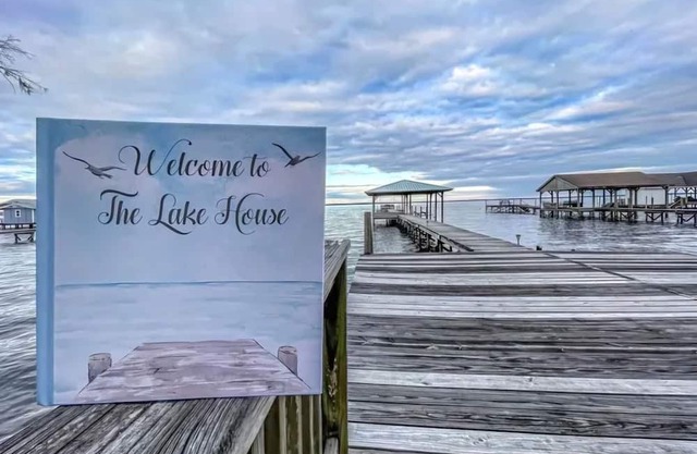 Charming 3-bedroom house on enchanting Lake Waccamaw with AC