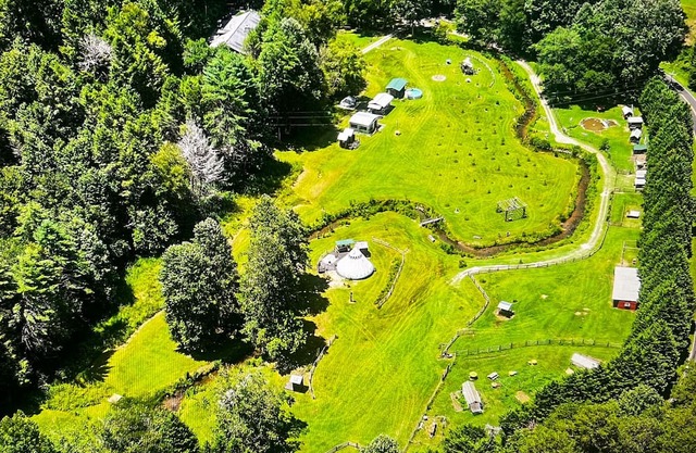 unique 1-bedroom apt Organic Farm&Resort in Murphy with AC
