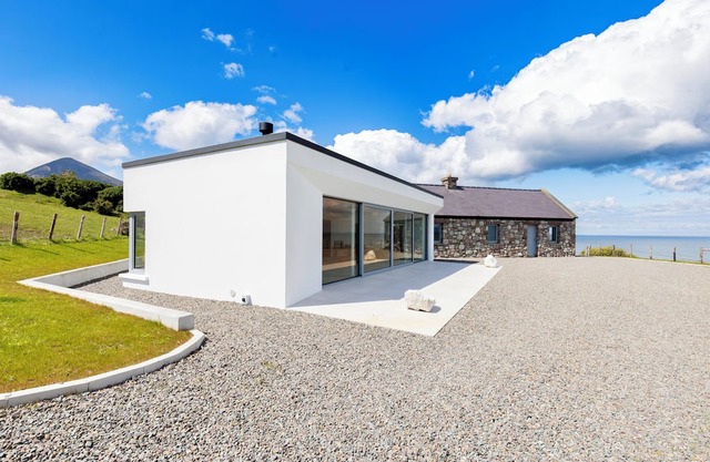 Luxury 2-bedroom cottage in spectacular location on Achill