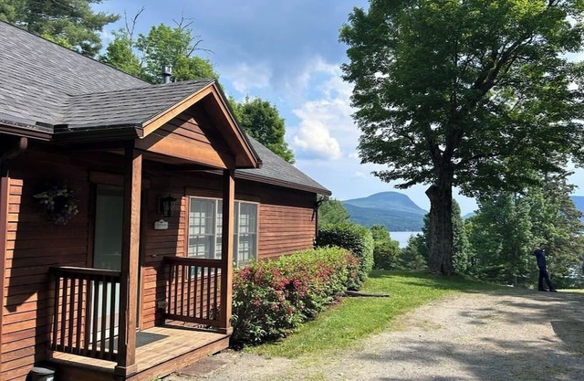 Beautiful cottage overlooking Lake Willoughby with lake access
