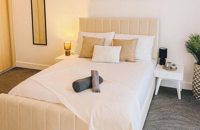 Flat - Sleeps 4 - Parking - Balcony - Pet friendly