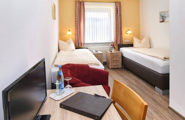 Twin room (17 sqm) with two single beds