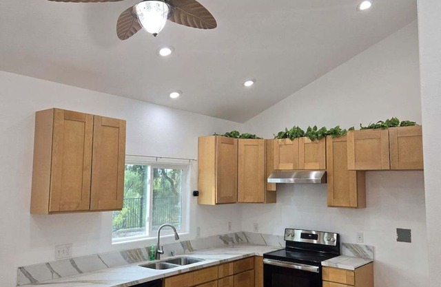 Charming 1-bedroom 500 Sq. Ft. back house in nice neighborhood of Moreno Valley,