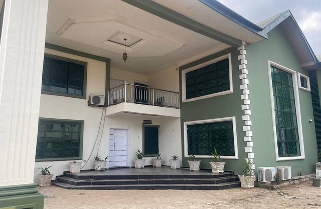 Chic 1-bedroom apartment in cool Benin City with swimming pool & fitness room