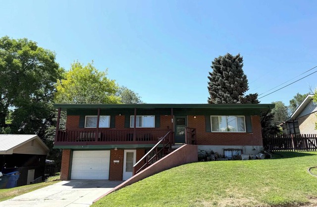 Park Home- Parkside Haven for Families & Pets