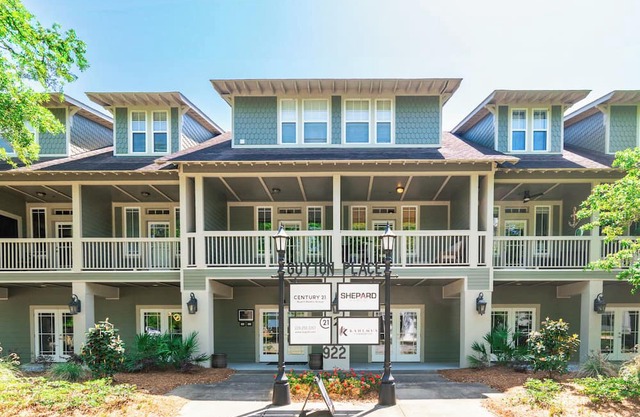 Spacious 1 bed/1.5 bath for TDY Rentals!