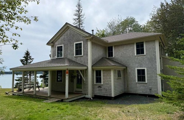 Misty Morning Cottage: Private, secluded, waterfront escape in Gouldsboro, Maine