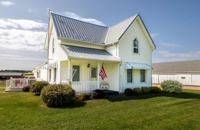 The Country Farmhouse | A&D Rise Getaways