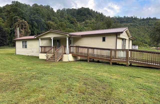 Ritter Lumber Yard. 4BR mobile home in Cornettsville, KY