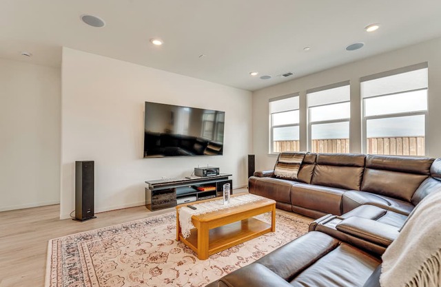 Newly Built Home w/Patio: 4 Mi to Dtwn Hollister