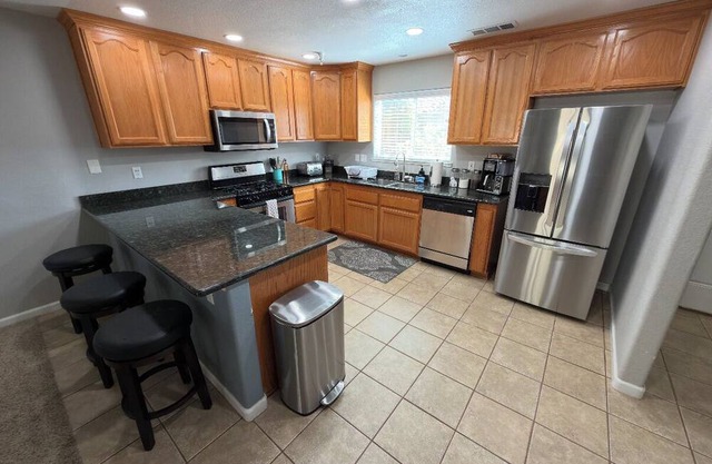Fabulous 3-bedroom townhome with AC in Modesto