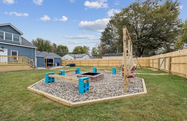 Pet Friendly / Gated Backyard / Game room/ Hot Tub