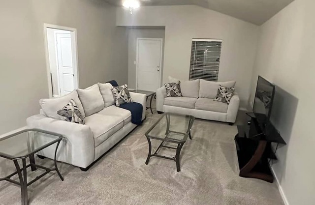 Charming 3-bedroom house in delightful Odessa with AC