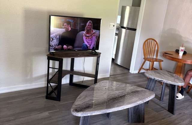 Enjoyable Furnished 2-bedroom 1 bath House in Lafayette