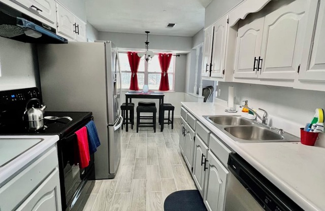 4BR w/ Pool Furnished Extended Stay near Randolph AFB Wi-Fi W/D