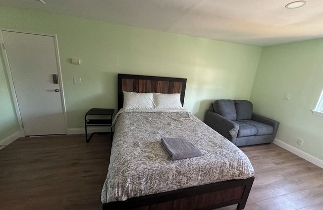Lovely 1-bedroom in East Palo Alto, close to main Tech campuses and Stanford