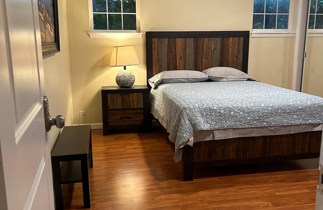 Charming 1-bedroom in a community style house in Prime location
