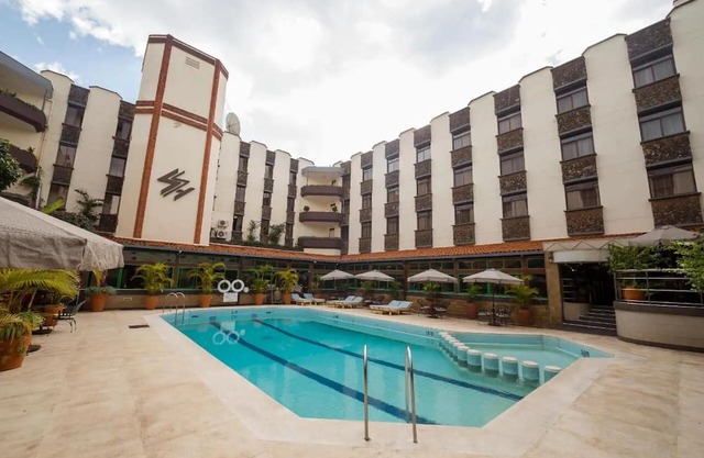 Come Create Memories w/ Fun-filled Adventures at this Paradise! Outdoor Pool!