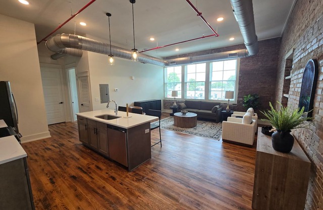 Cozy 1BR condo in McMinnville, TN, perfect for couples or small families.