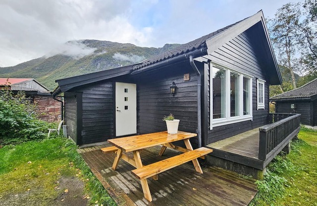 Gorgeous home in Røldal with house a mountain view