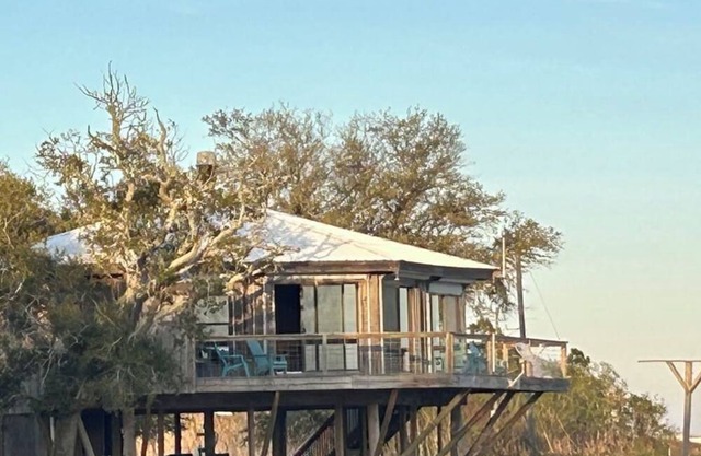 Rustic Retreat | Beach View