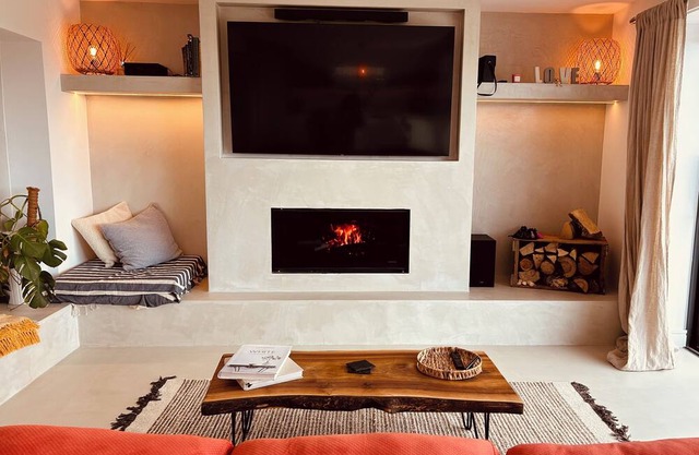Oxfordshire Countryside Retreat with Hot Tub, 15 mins from Bicester Village