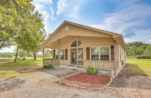 3 Mi to Arkansas River: Rural Family Home w/Yard