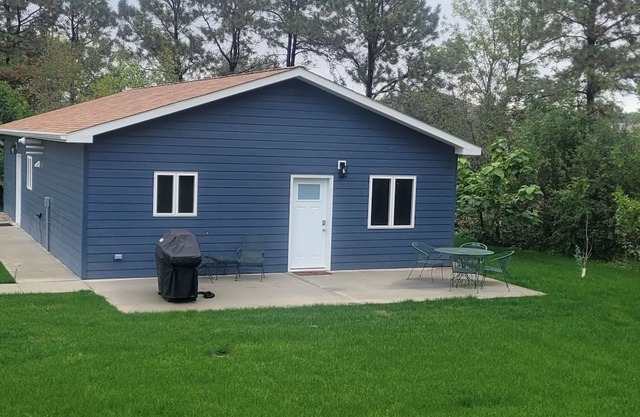 Brand New 2-bedroom getaway cabin located a half mile from Mobridge