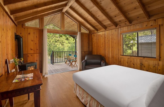 Cabin | Soak Tub + Fireplace | No Hidden Fees